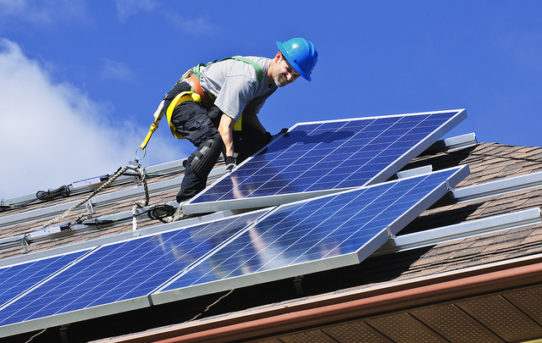 NYT digs into utilities’ efforts to slow down rooftop solar